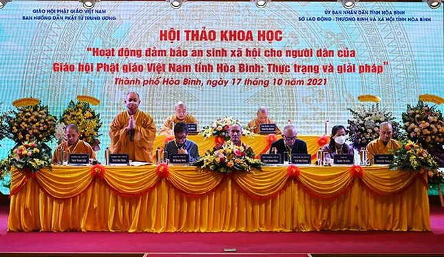Chư tôn đức, các GS, TS chứng minh, chủ tọa hội thảo