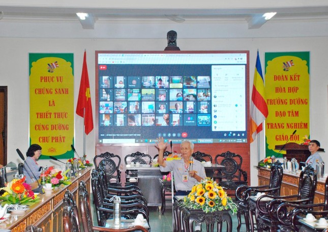 Huynh trưởng cấp Dũng Tâm Duệ - Nguyễn Đức Châu - Trại trưởng giảng chủ đề Ý nghĩa và tinh thần trại Vạn Hạnh