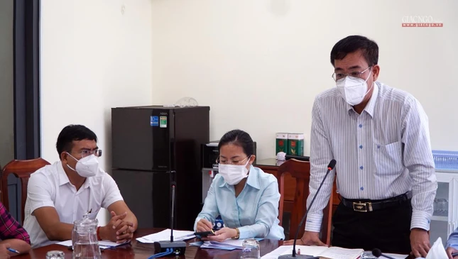 Ông Nguyễn Duy Tân phát biểu về số lượng đại biểu tham dự tại hội trường Ông Nguyễn Duy Tân phát biểu về số lượng đại biểu tham dự tại hội trường