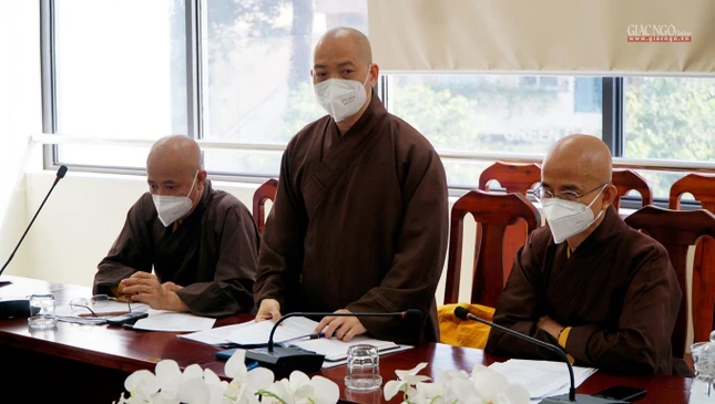 Thượng tọa Thích Quang Thạnh góp ý về công tác trần thiết, trang trí Thượng tọa Thích Quang Thạnh góp ý về công tác trần thiết, trang trí