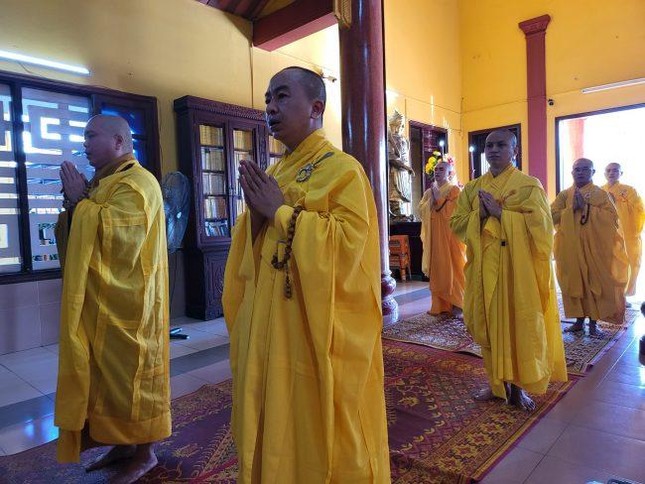 Chư Tăng các tự viện tại lễ bố-tát