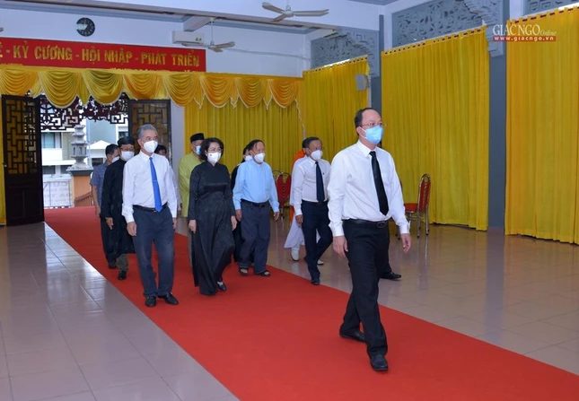 Ông Nguyễn Hồ Hải dẫn đầu đoàn lãnh đạo Thành ủy và các cơ quan TP.HCM