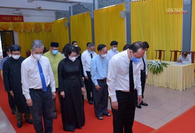 Cùng dành phút mặc niệm Cùng dành phút mặc niệm