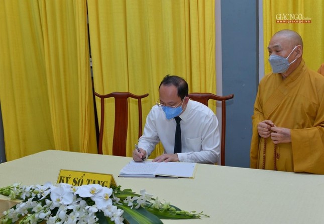 Ông Nguyễn Hồ Hải viết sổ tang lưu niệm Ông Nguyễn Hồ Hải viết sổ tang lưu niệm