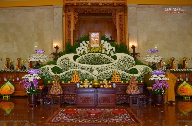 Tổ đường Việt Nam Quốc Tự tôn trí trang nghiêm