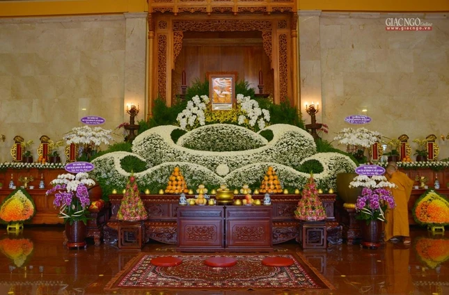 Tổ đường Việt Nam Quốc Tự tôn trí trang nghiêm