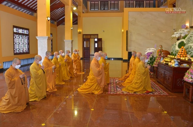 Chư tôn đức Ban Trị sự GHPGVN TP.HCM thành kính niêm hương tưởng niệm