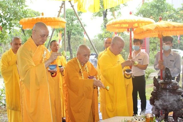 Chư tôn đức sái tịnh