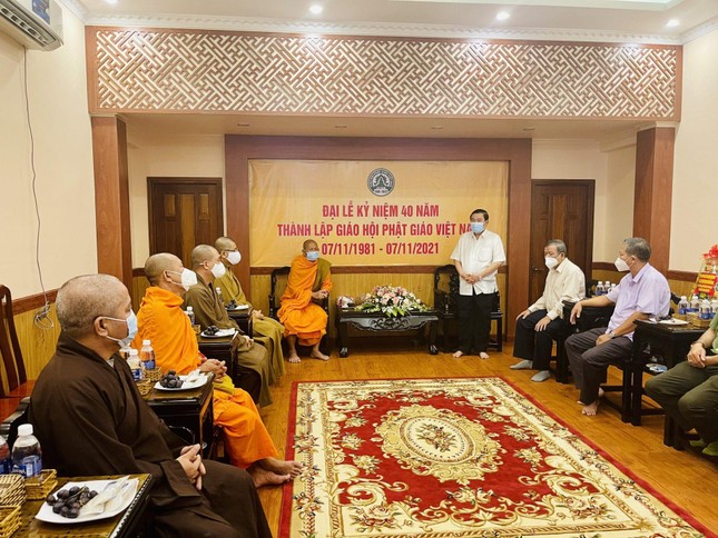 Ông Nguyễn Văn Phích thay mặt lãnh đạo Tỉnh ủy tỉnh Kiên Giang chúc mừng Giáo hội tỉnh nhân Kỷ niệm 40 năm thành lập GHPGVN