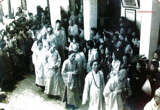 Hòa thích Thiện Xuân (thứ 4 từ đầu, lúc bấy giờ là đại đức) trong đoàn đại biểu dự hội nghị Hòa thích Thiện Xuân (thứ 4 từ đầu, lúc bấy giờ là đại đức) trong đoàn đại biểu dự hội nghị