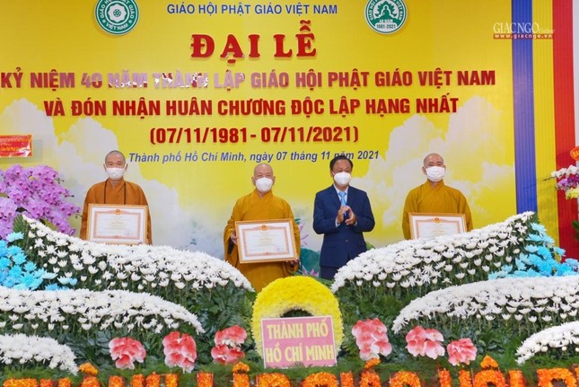 Chư tôn đức Hội đồng Trị sự, các Ban nhận Bằng khen của Bộ Nội vụ Chư tôn đức Hội đồng Trị sự, các Ban nhận Bằng khen của Bộ Nội vụ