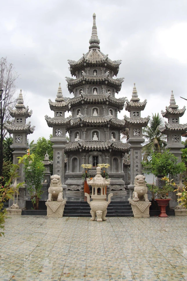 Bảo tháp Trưởng lão Hòa thượng Thích Như Ý tại chùa Linh Sơn Pháp Bảo