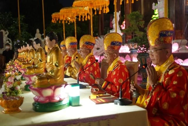 Nhờ sự hiệp lực cầu nguyện của chư Tăng để hương linh các bệnh nhân bị tử vong vì đại dịch Covid-19 được siêu sanh về cõi lành Nhờ sự hiệp lực cầu nguyện của chư Tăng để hương linh các bệnh nhân bị tử vong vì đại dịch Covid-19 được siêu sanh về cõi lành