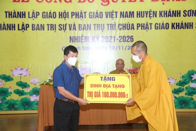 Trao tặng Dinh Địa tạng