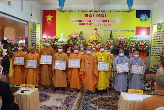 Chư tôn đức nhận Bằng tuyên dương công đức Chư tôn đức nhận Bằng tuyên dương công đức