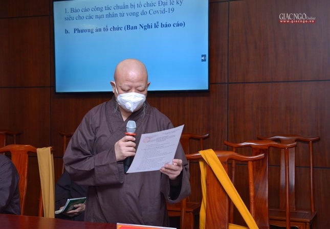 Hòa thượng Thích Lệ Trang trình chương trình, các pháp sự sẽ thực hiện trong Đại lễ cầu siêu