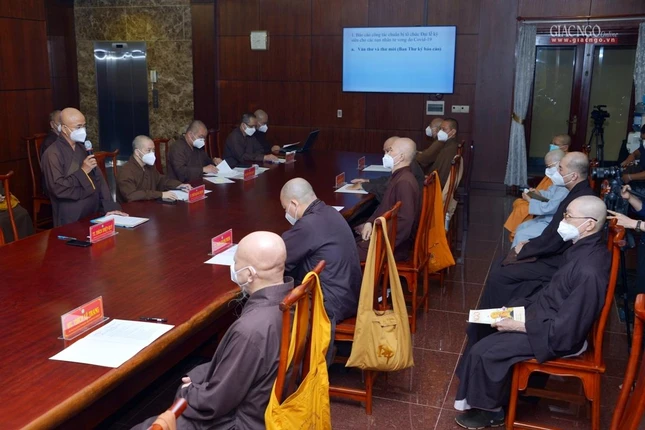 Chư tôn đức Ban Thường trực họp trong giãn cách Chư tôn đức Ban Thường trực họp trong giãn cách