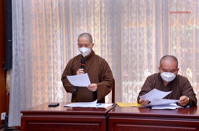 Thượng tọa Thích Quang Thạnh báo cáo kiểm diện