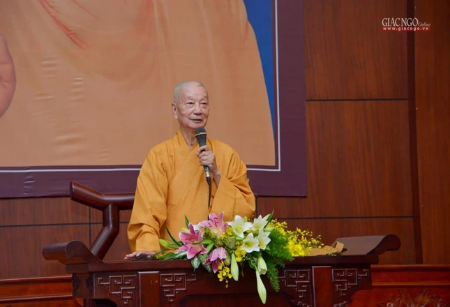 Trưởng lão Hòa thượng Thích Trí Quảng phát biểu tại buổi họp thống nhất nhân sự Trưởng lão Hòa thượng Thích Trí Quảng phát biểu tại buổi họp thống nhất nhân sự