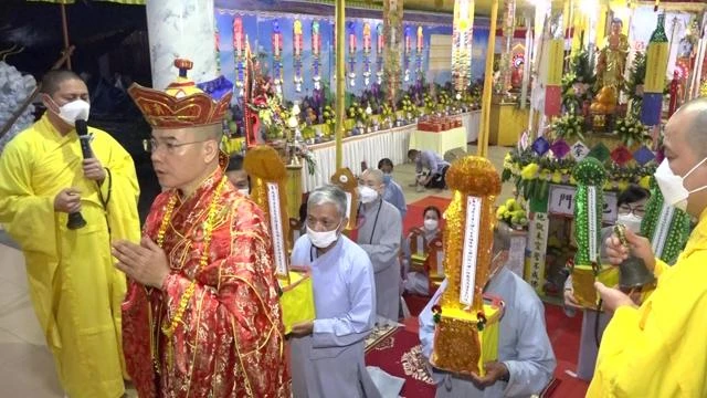 Đại lễ trai đàn cầu siêu, giải oan bạt độ, chẩn tế cầu nguyện cho người mất được siêu thoát