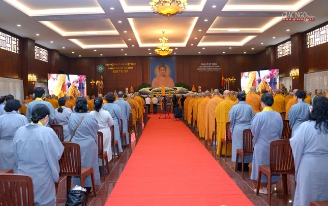 Cầu nguyện chư hương linh siêu sanh cõi Tịnh, nhà nhà được an vui, bệnh ách được tiêu trừ