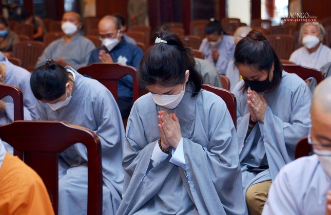 Phật tử các đạo tràng đồng hướng tâm cầu nguyện