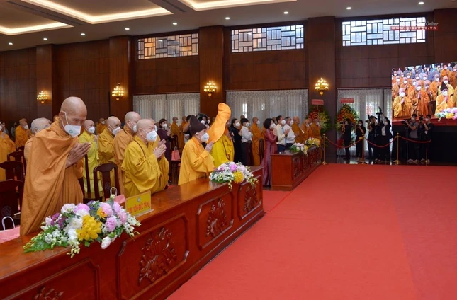 Chư tôn đức giáo phẩm thành kính tưởng niệm nạn nhân tử vong trong đại dịch Covid-19