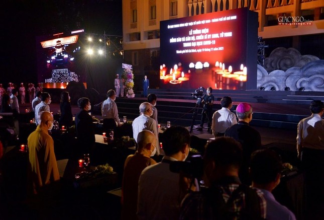 Thành kính tưởng niệm