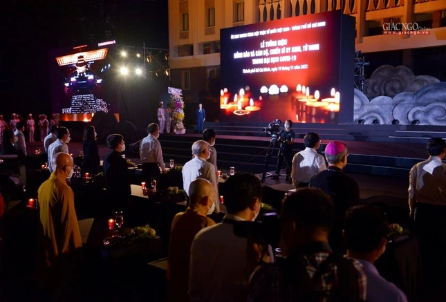 Thành kính tưởng niệm