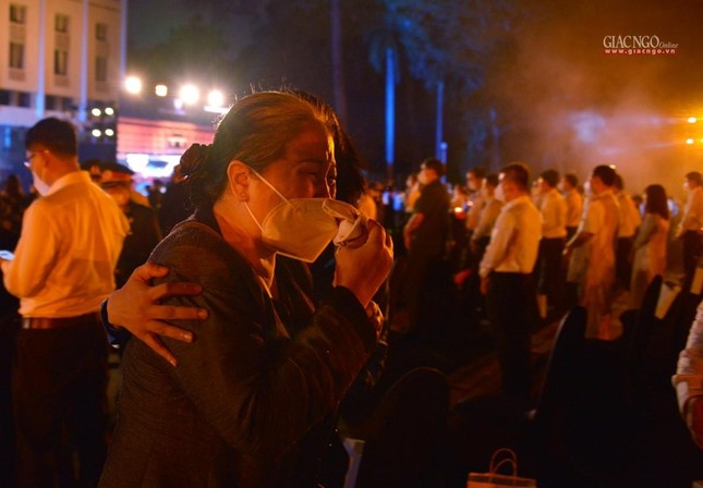 Thân nhân người mất xúc động tại lễ tưởng niệm