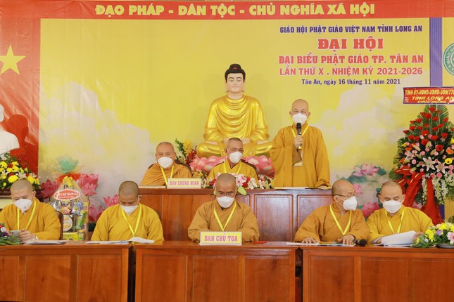 Hoà thượng Thích Minh Thiện phát biểu chỉ đạo tại đại hội