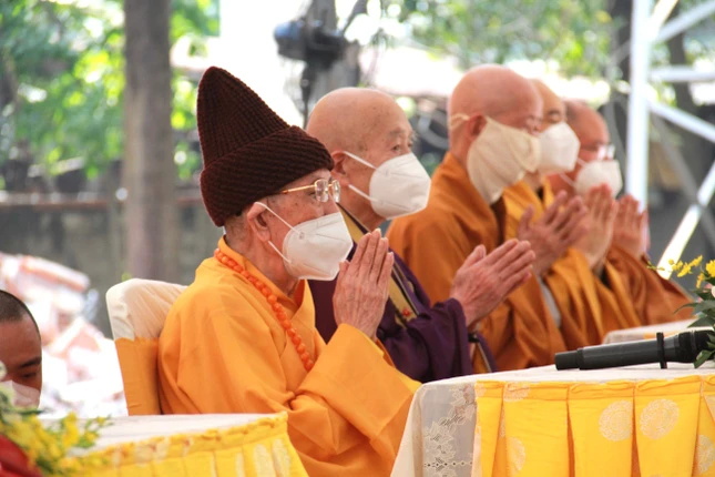 Chư tôn giáo phẩm chứng minh