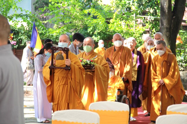 Chư tôn đức quang lâm