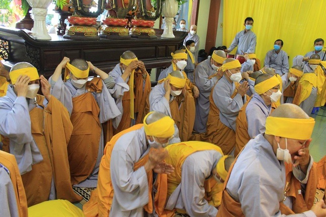 Môn đồ đệ tử đảnh lễ Giác linh Ni trưởng Môn đồ đệ tử đảnh lễ Giác linh Ni trưởng