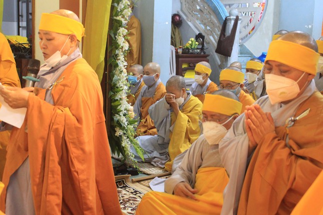 Sư cô Thích nữ Minh Tùng kính dâng lời tưởng niệm cố Ni trưởng