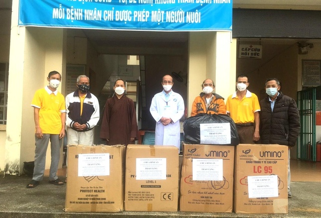 Chùa Bình An trao quà đến Trung tâm Y tế huyện Hiệp Đức Chùa Bình An trao quà đến Trung tâm Y tế huyện Hiệp Đức