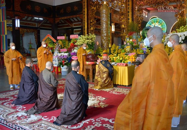 Ban Nghi lễ Phật giáo TP.HCM thực hiện nghi thức cung tiến Giác linh