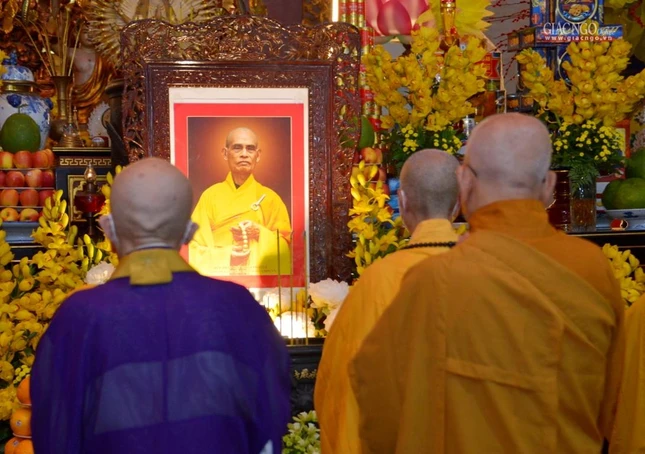 Thành kính đảnh lễ trước Giác linh Đức Pháp chủ GHPGVN