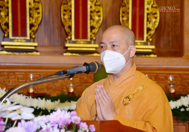 Thượng tọa Thích Quang Thạnh dẫn chương trình lễ tưởng niệm