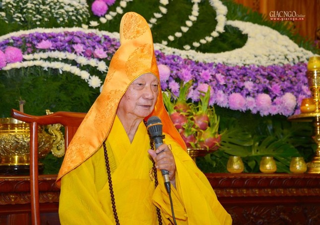 Trưởng lão Hòa thượng Thích Trí Quảng ban đạo từ