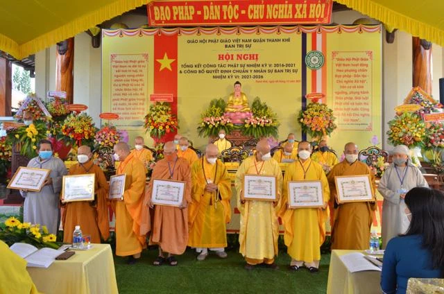 Ban Trị sự GHPGVN TP.Đà Nẵng trao Bằng tuyên dương công đức