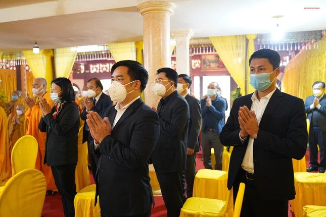 Đại diện các cơ quan Trung ương, TP.Hà Nội, huyện Phú Xuyên dâng nén tâm hương tưởng niệm