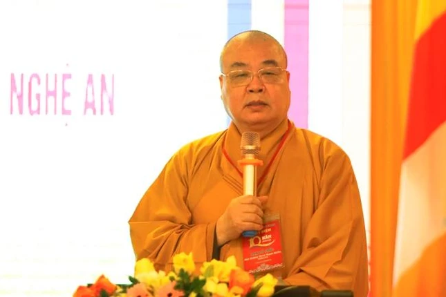 Hòa thượng Thích Thanh Nhiễu, Phó Chủ tịch Thường trực Hội đồng Trị sự, Trưởng ban Trị sự Phật giáo Nghệ An phát biểu tại buổi lễ