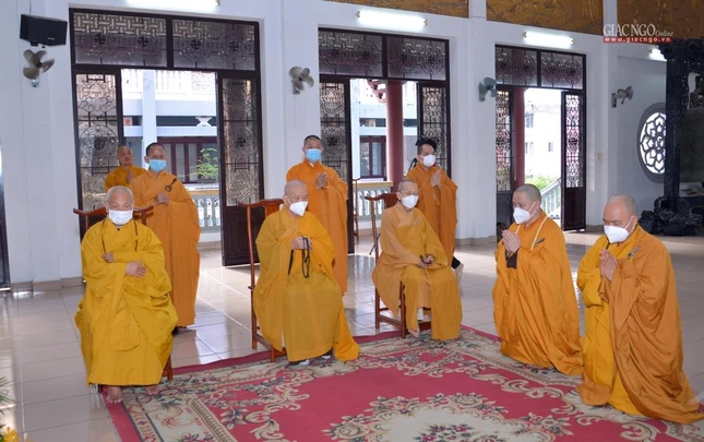 Hòa thượng Chủ tịch và chư vị Ủy viên Thường trực Hội đồng Trị sự GHPGVN