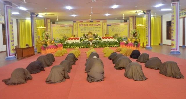 Đảnh lễ hội đồng giới sư Đảnh lễ hội đồng giới sư