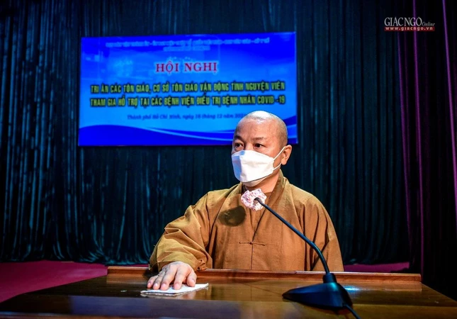 Thượng tọa Thích Nhật Từ phát biểu tại hội nghị Thượng tọa Thích Nhật Từ phát biểu tại hội nghị