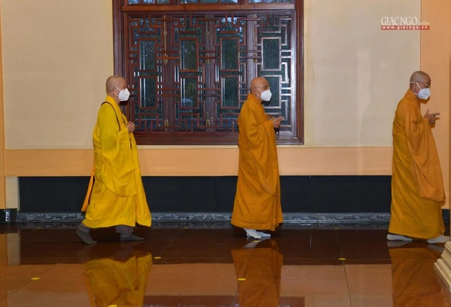 Chư tôn đến Tổ đường Việt Nam Quốc Tự