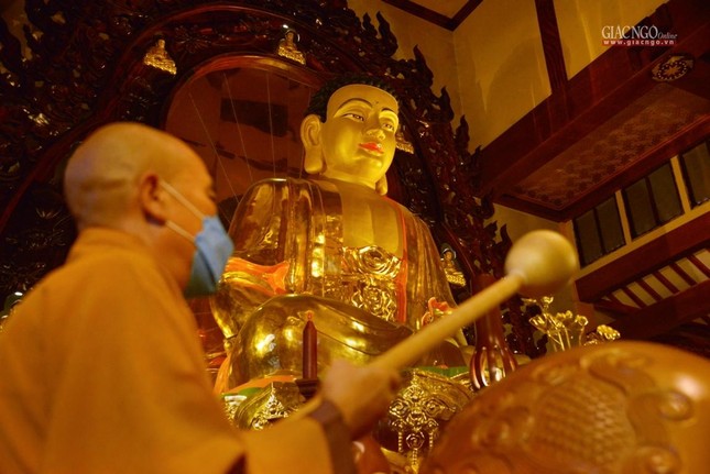 Chư tôn đức trong nghi thức lễ bố-tát