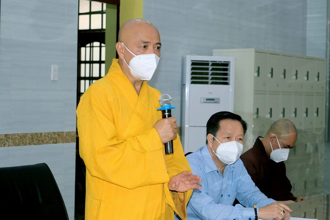 Hòa thượng Thích Huệ Thông báo cáo công tác chuẩn bị tổ chức đại hội