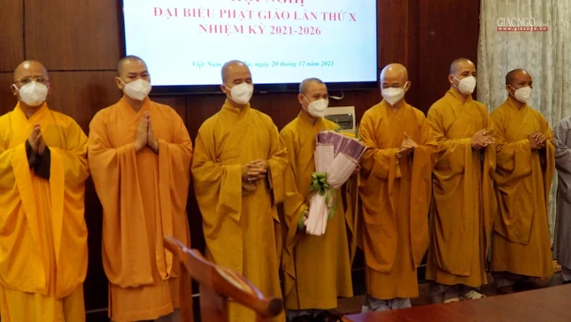 Thượng tọa Thích Thiện Quý chúc mừng tân Ban Trị sự huyện nhiệm kỳ 2021-2026